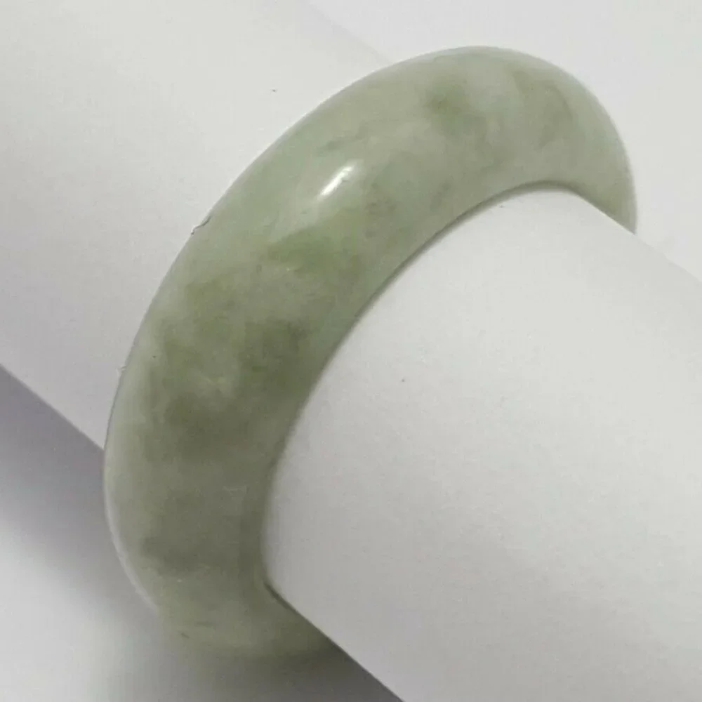 Beautiful Green Jade Wedding Ring Band Size 5 - Nice!